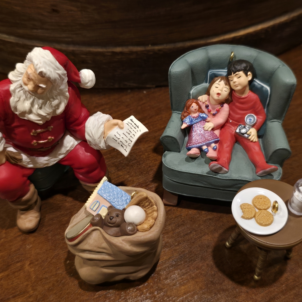 Hallmark Santa and Family Holiday Ornament Set - Red, Green, Brown